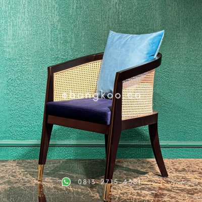 Kursi Makan Modern
