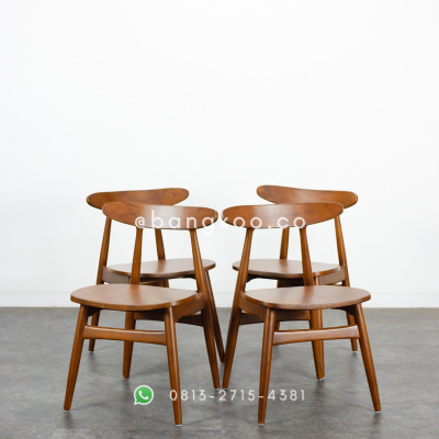 Kursi Makan Jati Bulan Sabit